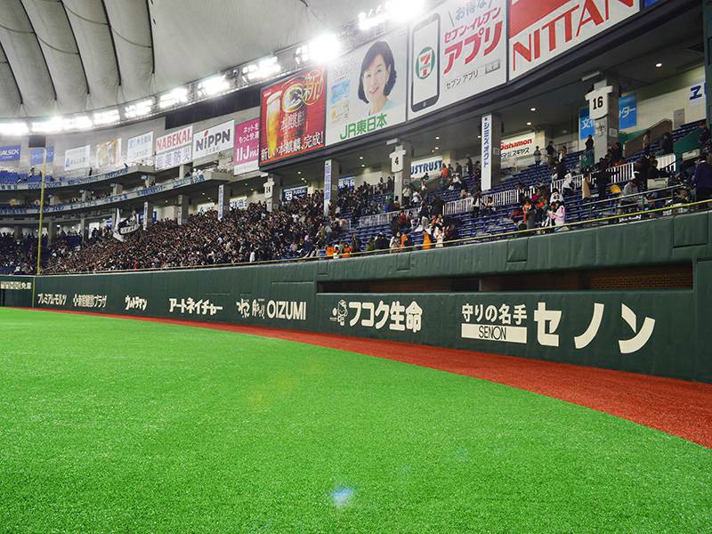 東京ドームのフェンスに穴 隙間 は観客席 パーティールームの料金 Nzkの料理も調査 ダーツもできる 野球好き Com